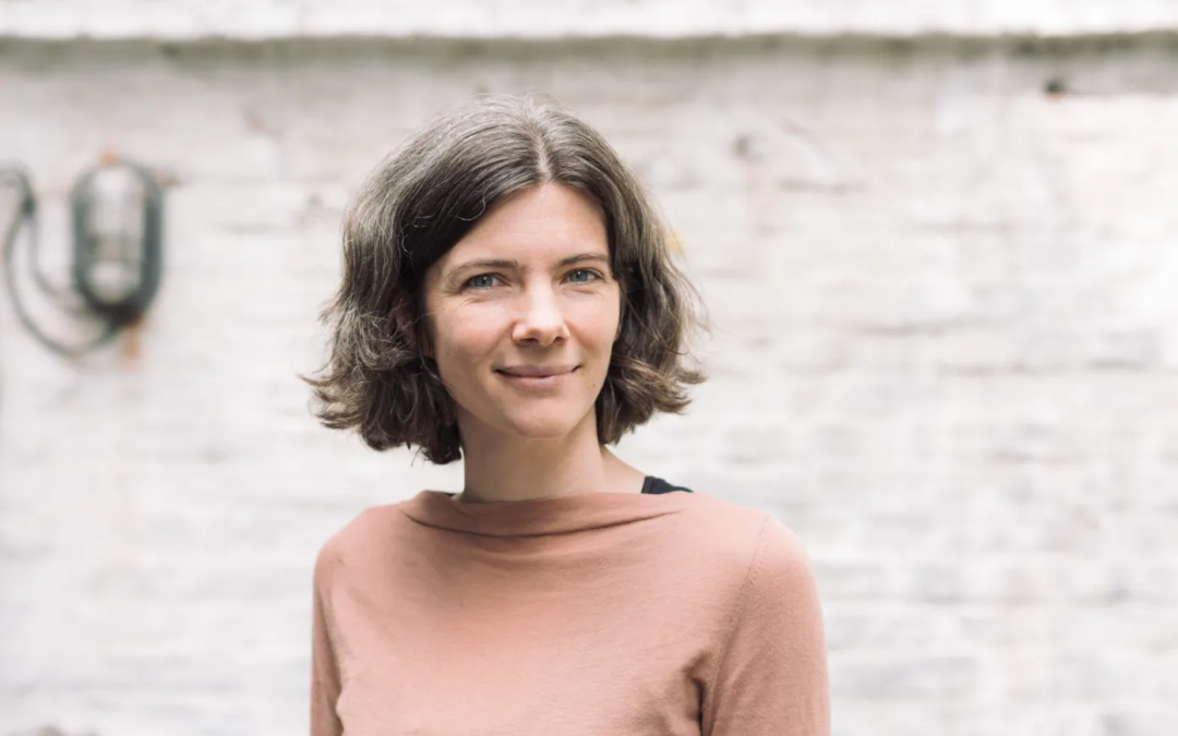Filosofe Katrien Schaubroeck is vrijwilliger bij kwetsbare gezinnen: ‘De beste manier om het wij-zij denken te doorbreken’